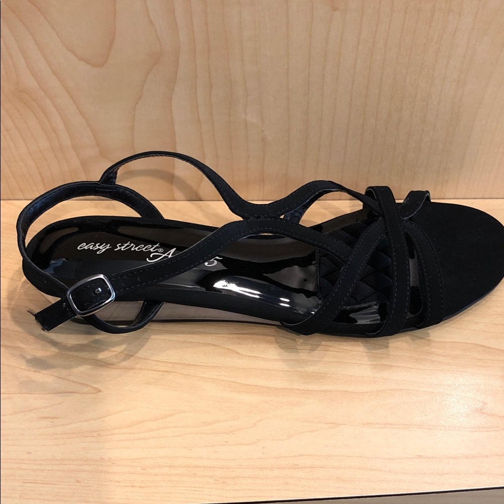 Easy Street Women's Elegant Black Sandals